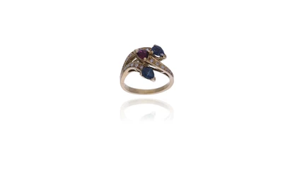 Anello con rubino, zaffiri e diamanti - Asta Preziosi
