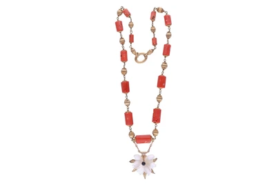 Perugini, collana con coralli, zaffiro, diamante e quarzo - Asta Preziosi