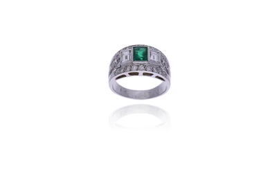 Anello con smeraldo e diamanti - Asta Preziosi Anello con smeraldo e diamanti - Asta Preziosi