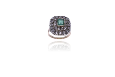 Anello con smeraldo e diamanti - Asta Preziosi Anello con smeraldo e diamanti - Asta Preziosi