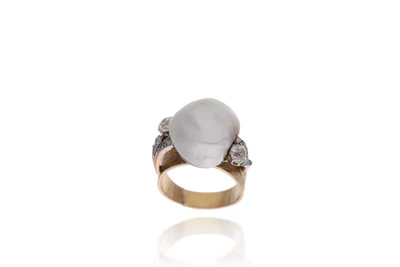 Anello con diamanti e perla coltivata - Asta Preziosi