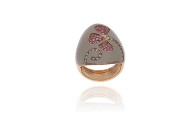 Anello con zaffiri rosa, diamanti e smalto - Asta Preziosi