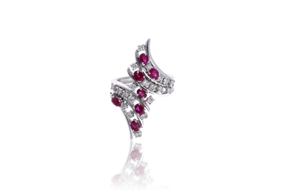 Anello con diamanti e rubini - Asta Preziosi