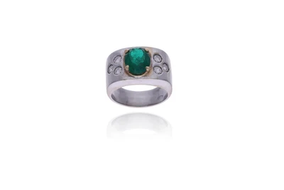 Anello con smeraldo e diamanti - Asta Preziosi