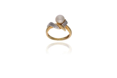 Anello con perla coltivata e diamanti - Asta Preziosi