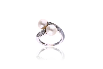 Anello con diamanti e perle - Asta Preziosi