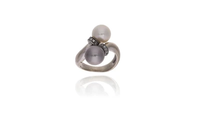 Anello con perle coltivate e diamanti - Asta Preziosi