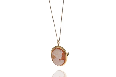 Collana con ciondolo/spilla con cammeo - Asta Preziosi