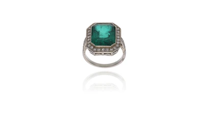 Anello con pietra e diamanti - Asta Preziosi