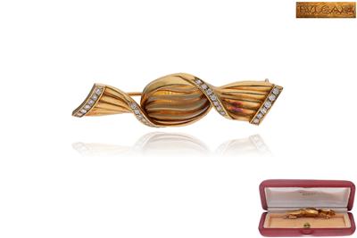 Bulgari, spilla con quarzo e diamanti - Speciale San Valentino