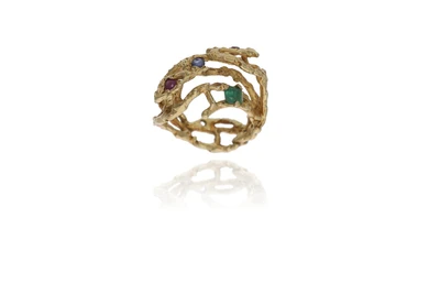 Anello con rubini, zaffiro e smeraldo - Asta Preziosi