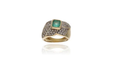 Anello con smeraldo e pietre - Asta Preziosi