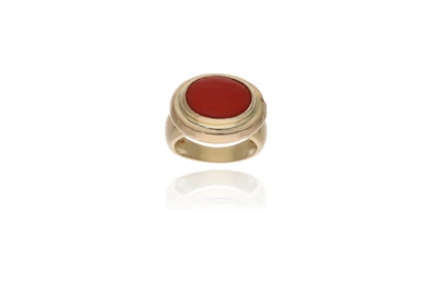 Anello con corallo, realizzato in oro giallo 750 - Asta Preziosi