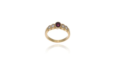 Anello con diamanti e rubino, realizzato in oro giallo 750 - Asta Preziosi