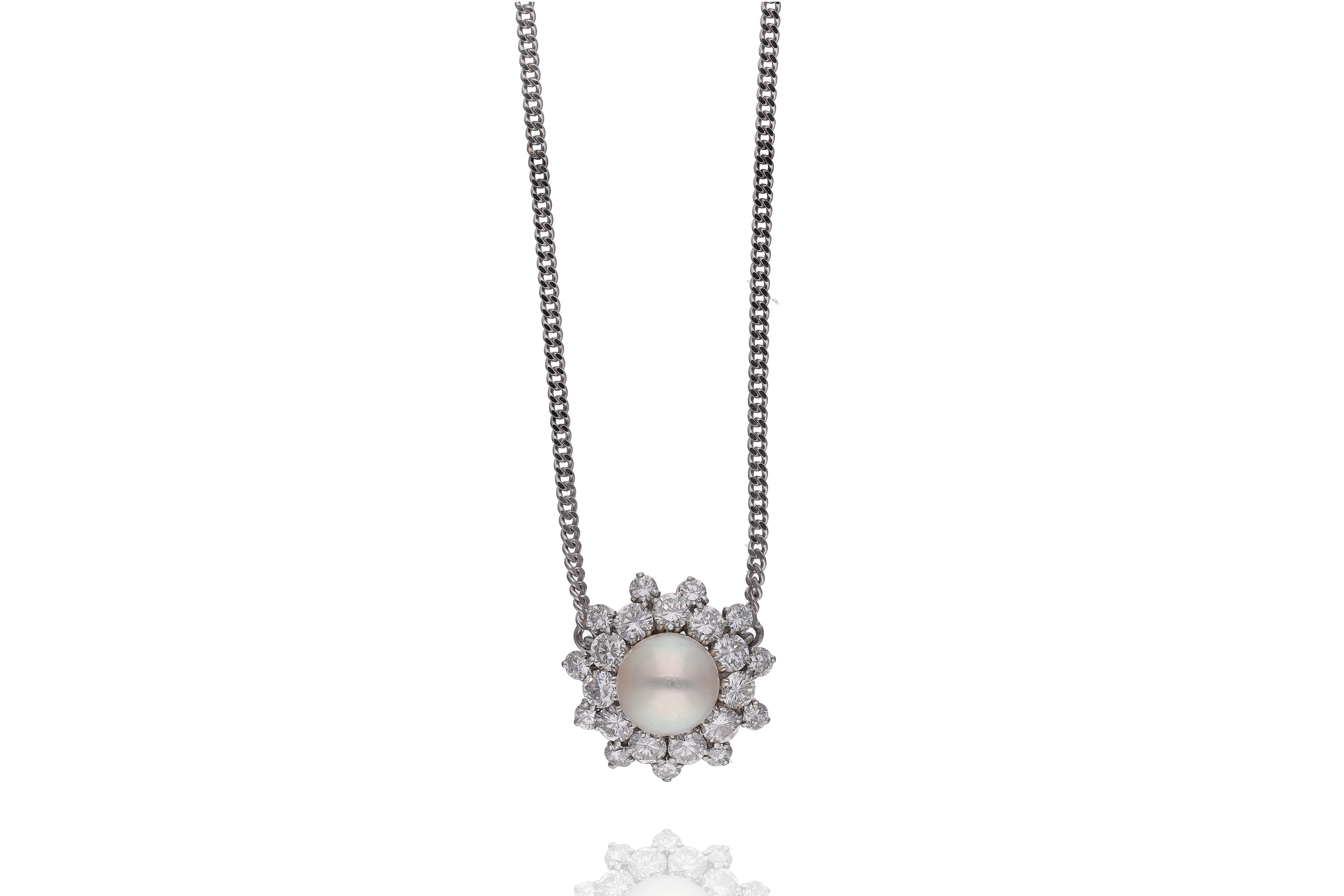Collana con perla coltivata e diamanti, realizzata in oro bianco 750 - Asta Preziosi
