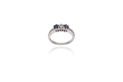 Anello con diamante e zaffiri, in oro bianco 750 - Asta Preziosi Anello con diamante e zaffiri, in oro bianco 750 - Asta Preziosi