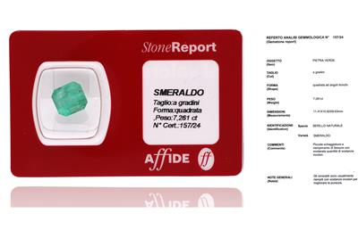 Smeraldo taglio a gradini forma quadrata ad angoli tronchi ct.7,26 - Asta Preziosi Smeraldo taglio a gradini forma quadrata ad angoli tronchi ct.7,26 - Asta Preziosi