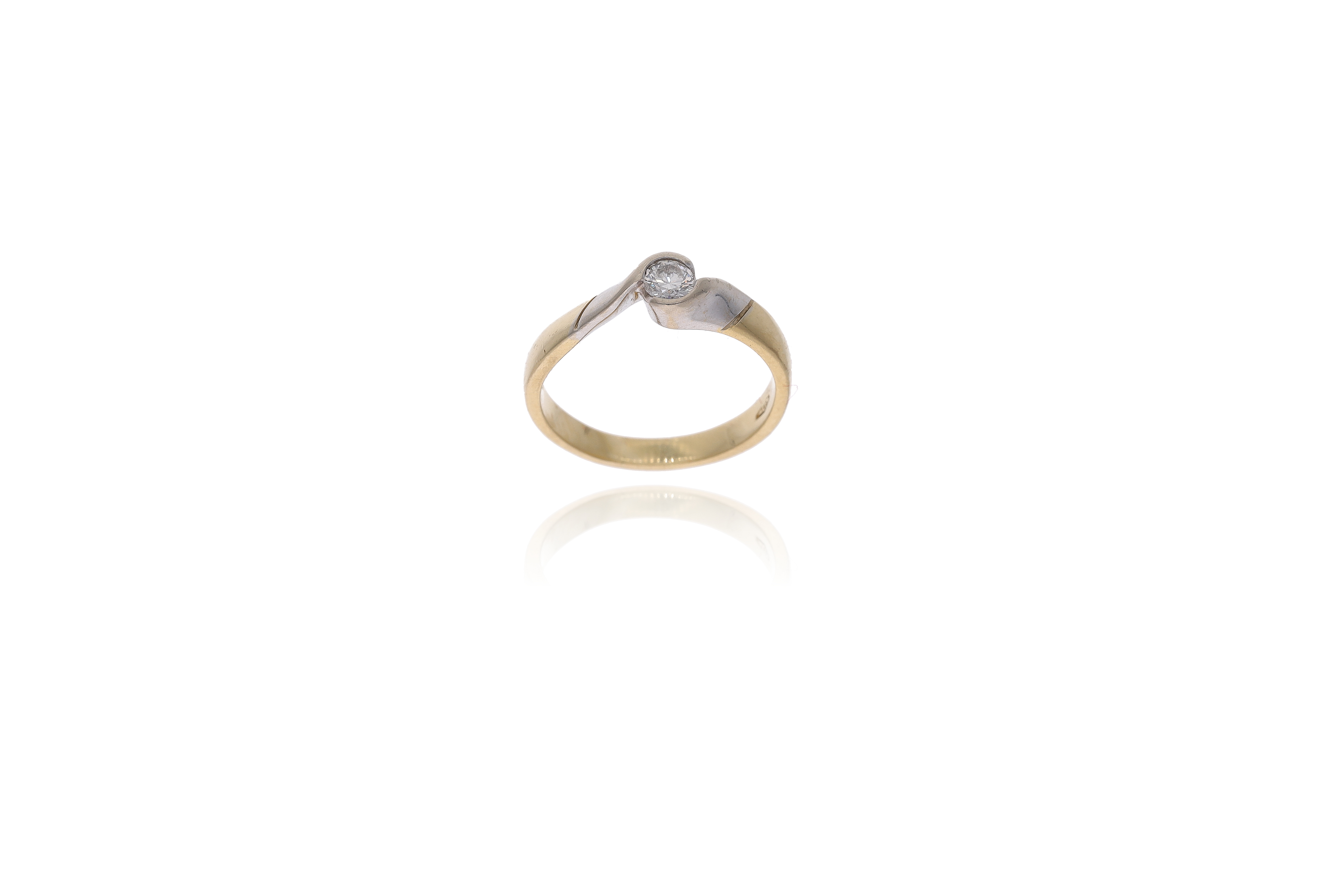 Anello con diamante, realizzato in oro bicolore 750 - Asta Preziosi