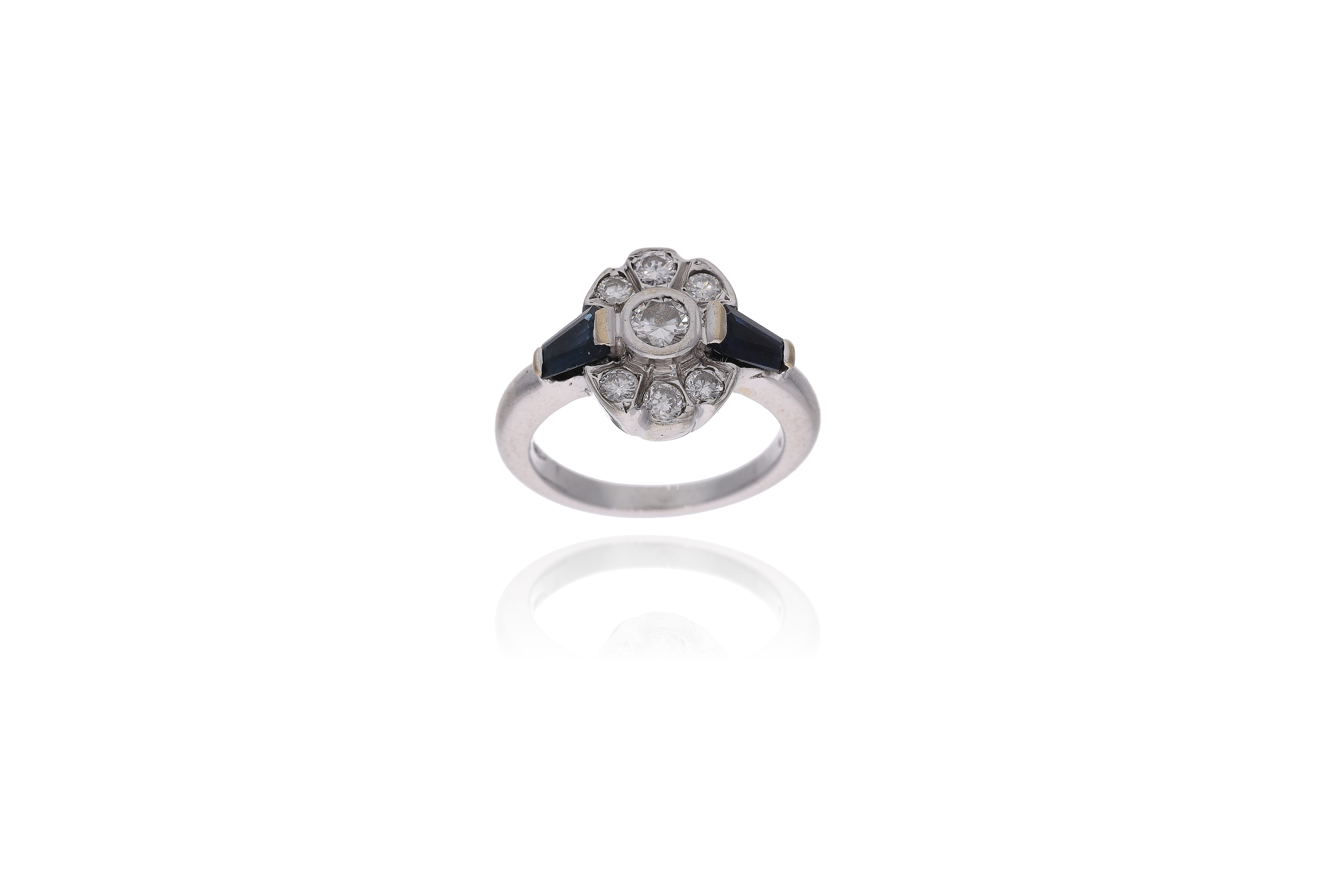 Anello con diamanti, zaffiri, in oro bianco 750 - Asta Preziosi