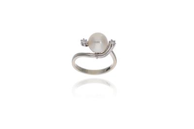 Anello con perla e diamanti, in oro bianco 750 - Asta Preziosi Anello con perla e diamanti, in oro bianco 750 - Asta Preziosi