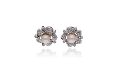 Paio di orecchini con diamanti e perle coltivate - Asta Preziosi Paio di orecchini con diamanti e perle coltivate - Asta Preziosi