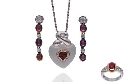 Parure con collana, orecchini ed anello con rubini, diamanti e pietra - Asta Preziosi Parure con collana, orecchini ed anello con rubini, diamanti e pietra - Asta Preziosi