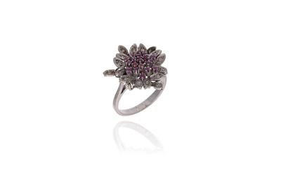 Anello a carattere floreale con rubini, zaffiri rosa, diamanti e pietre - Asta Preziosi Anello a carattere floreale con rubini, zaffiri rosa, diamanti e pietre - Asta Preziosi