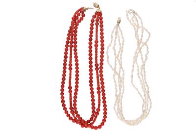 Due collane con corallo e perle coltivate - Asta Preziosi Due collane con corallo e perle coltivate - Asta Preziosi