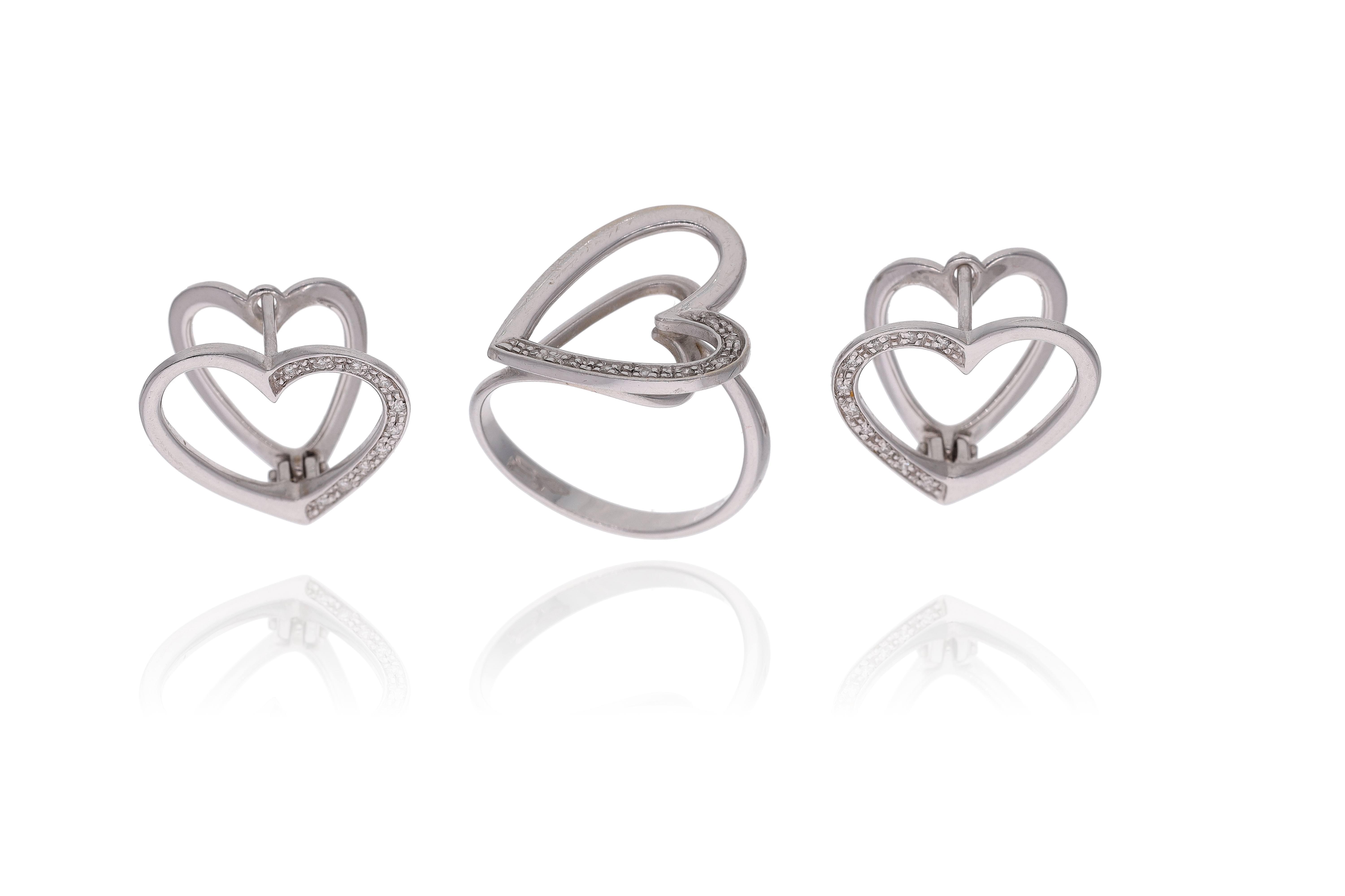 Parure composta da anello e paio di orecchini a cuore con diamanti - Asta Preziosi