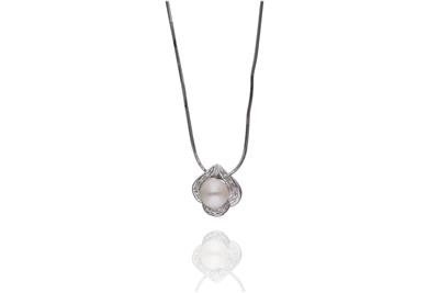 Collana con ciondolo, diamanti, perla coltivata, in oro bianco 750 - Asta Preziosi Collana con ciondolo, diamanti, perla coltivata, in oro bianco 750 - Asta Preziosi