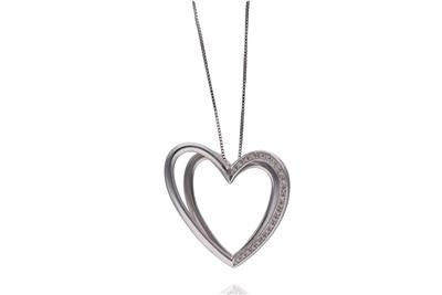 Comete, collana con ciondolo a cuore con diamanti - Asta Preziosi Comete, collana con ciondolo a cuore con diamanti - Asta Preziosi