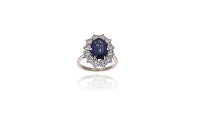 Anello con pietra e diamanti - Asta Preziosi Anello con pietra e diamanti - Asta Preziosi