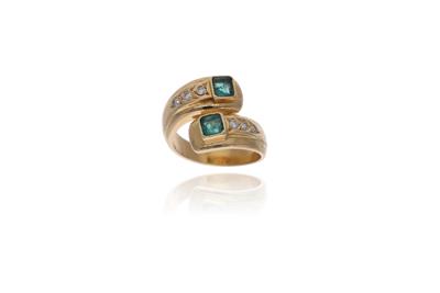 Anello con smeraldi e diamanti a contrarie' - Asta Preziosi