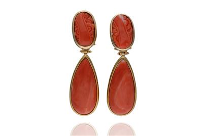 Paio di orecchini pendenti con corallo - Asta Preziosi