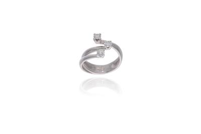 Anello con diamanti in oro - Asta Preziosi