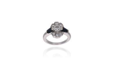 Anello con diamanti, zaffiri, in oro bianco 750 - Asta Preziosi