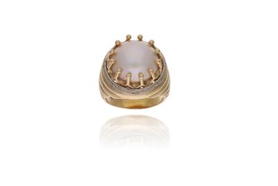 Anello con perla mabe' e diamanti in oro - Asta Preziosi