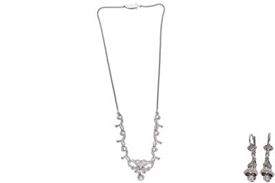 Parure, collana e paio di orecchini con pietre - Asta Preziosi