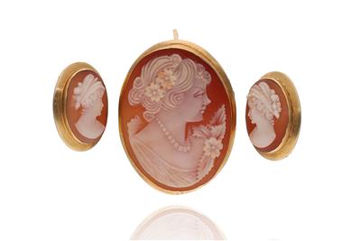 Parure composta da spilla/centrale ed orecchini con cammeo su conchiglia - Asta Preziosi