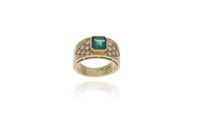Anello con smeraldo e diamanti in oro - Asta Preziosi