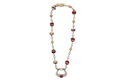 Collana con rubino, perle, diamanti, smeraldi e smalti - Asta Preziosi Collana con rubino, perle, diamanti, smeraldi e smalti - Asta Preziosi