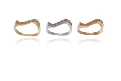 Tre anelli in oro tre colori - Asta Preziosi