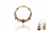 Parure orecchini e bracciale con pietre e perle coltivate - Asta Preziosi Parure orecchini e bracciale con pietre e perle coltivate - Asta Preziosi