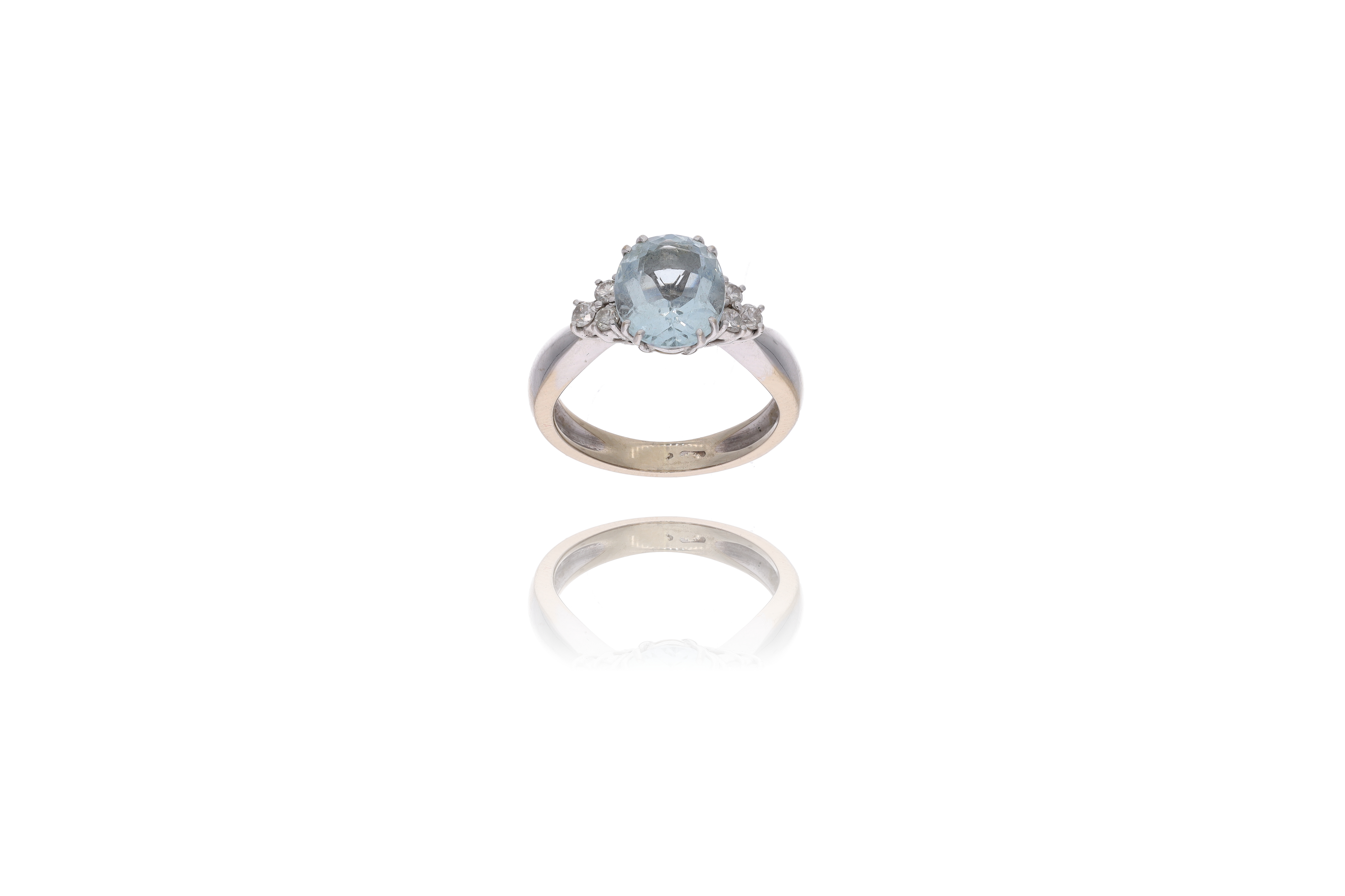 Anello con acquamarina e diamanti - Asta Preziosi