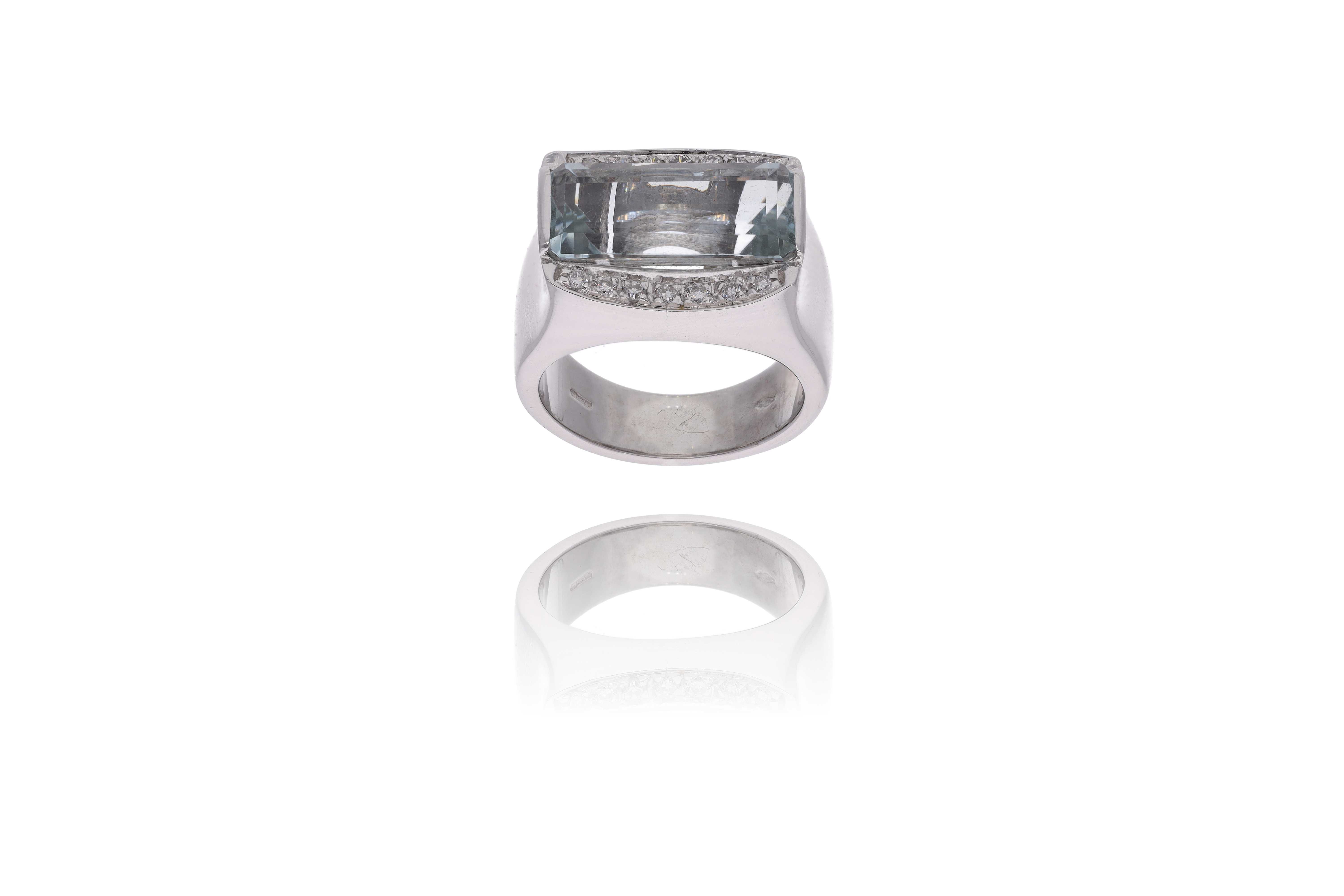 Anello con acquamarina e diamanti - Asta Preziosi
