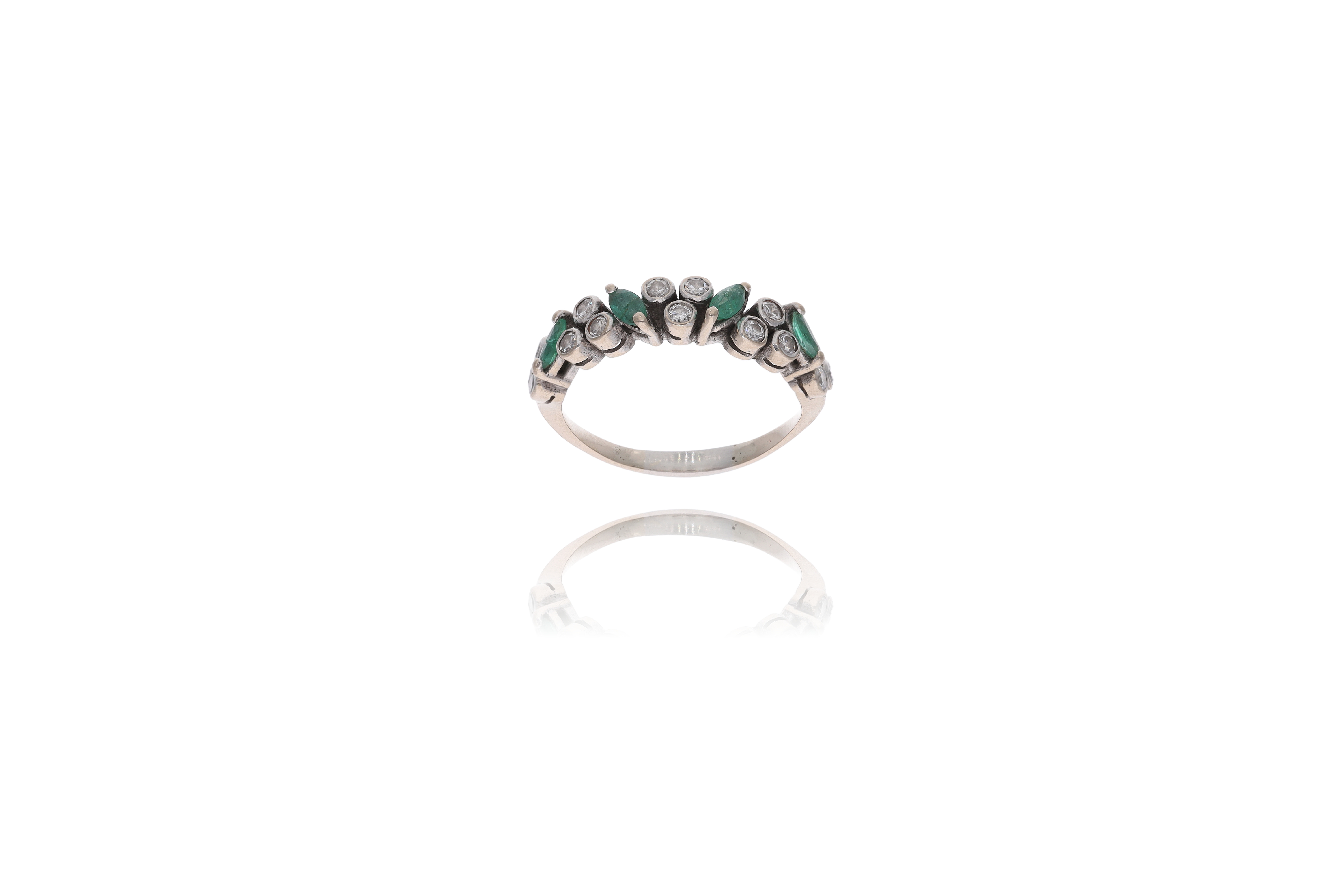 Anello con diamanti e smeraldi - Asta Preziosi