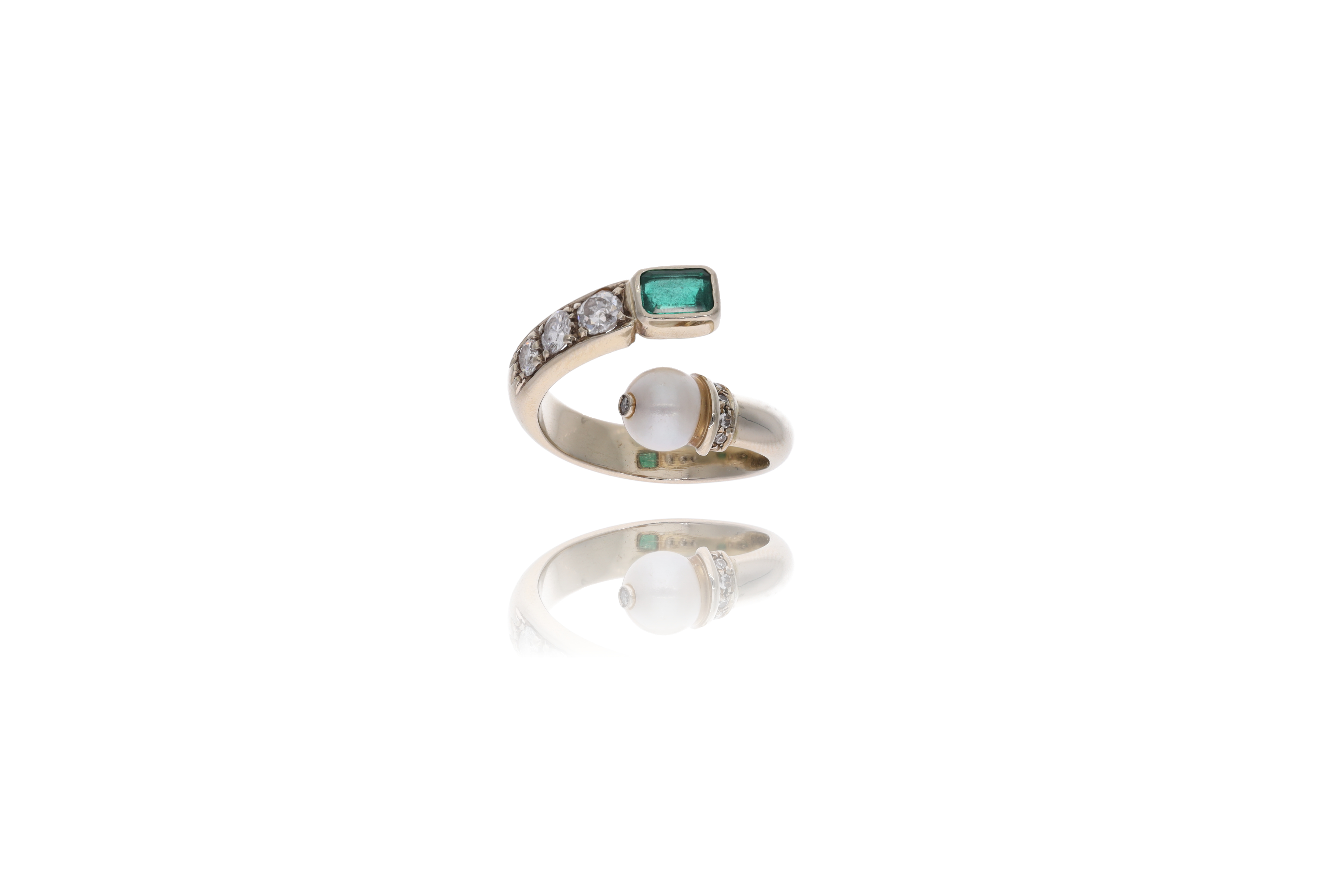 Anello con diamanti, smeraldo e perla - Asta Preziosi