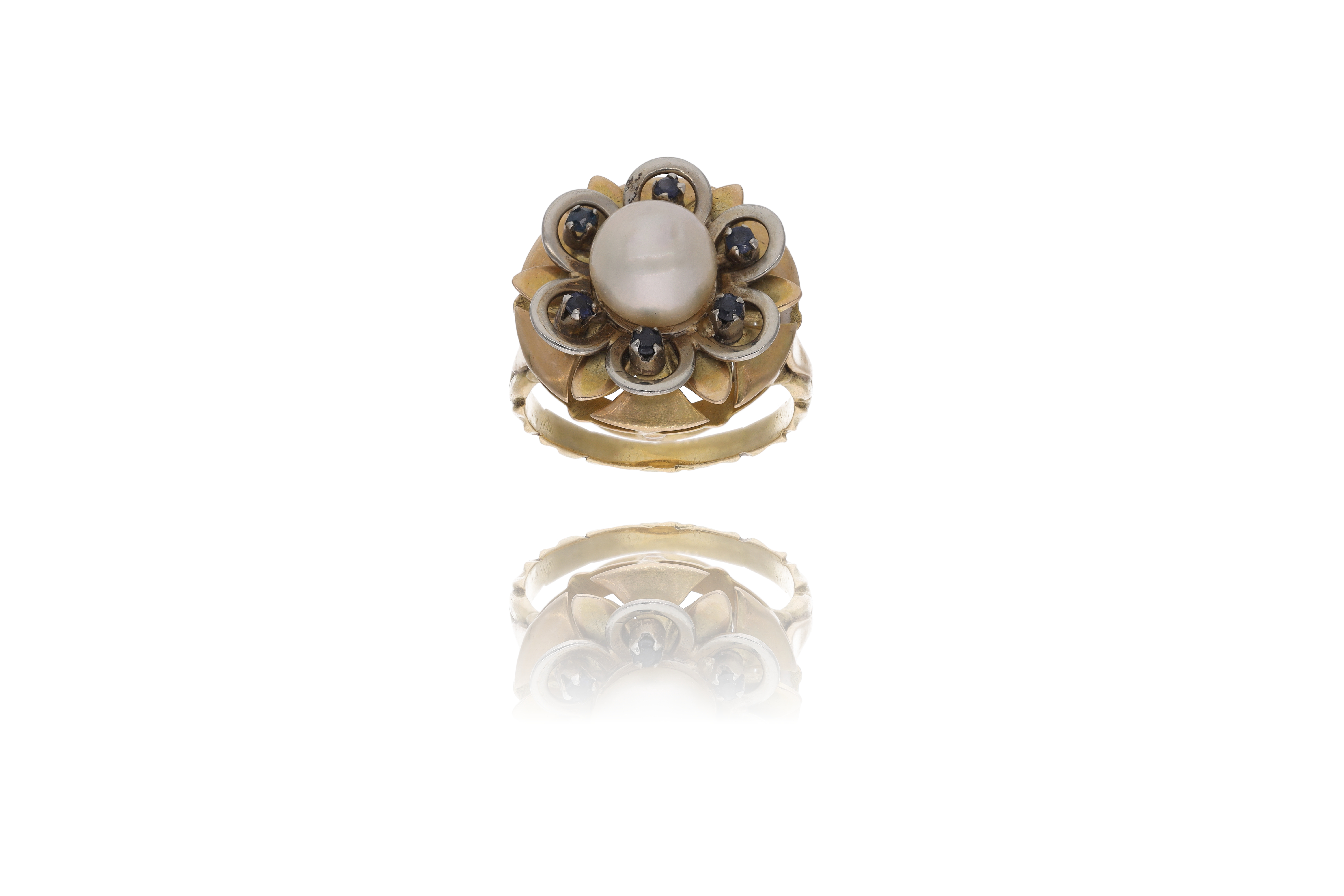 Anello con perla coltivata e zaffiri - Asta Preziosi