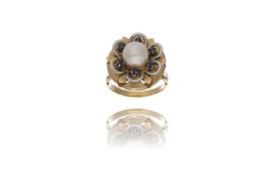 Anello con perla coltivata e zaffiri - Asta Preziosi Anello con perla coltivata e zaffiri - Asta Preziosi