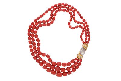 Collana con tre fili di corallo e diamanti - Asta Preziosi Collana con tre fili di corallo e diamanti - Asta Preziosi